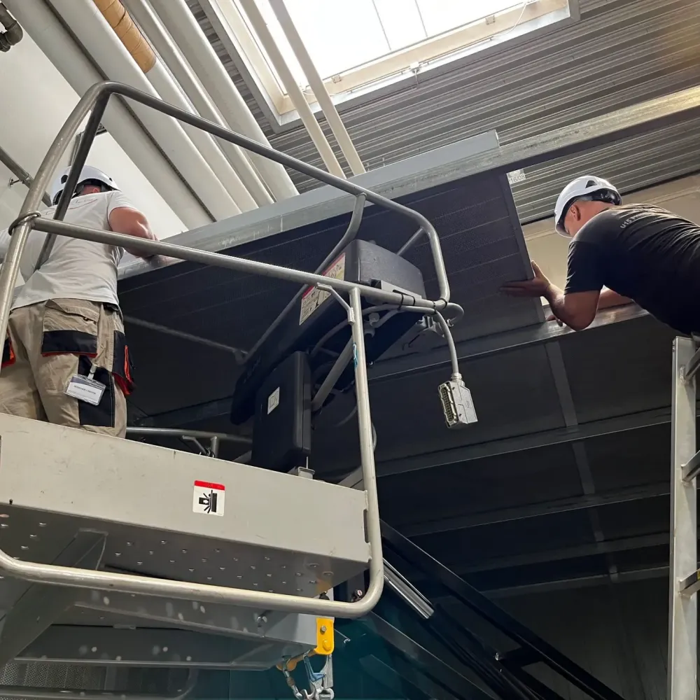 Soundproof enclosure in a railway tracks plant